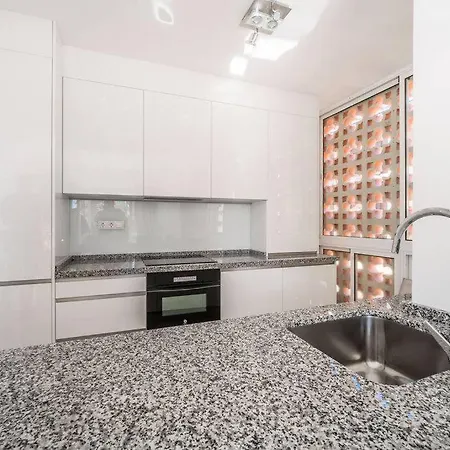 Апартаменты Stunning Gem With And Sea Views