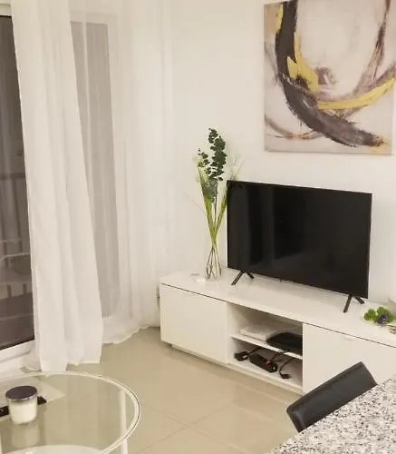 Stunning Gem With And Sea Views Apartment