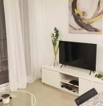 Stunning Gem With And Sea Views Apartament